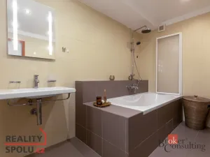 Prodej bytu 2+1, Opava - Předměstí, Vyhlídalova, 64 m2