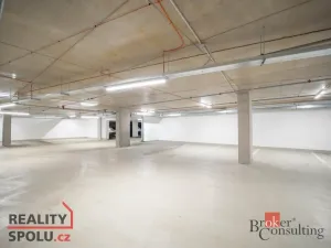 Pronájem garážového stání, Brno, Nové sady, 13 m2