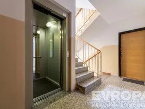 Pronájem bytu 3+1, Praha - Hlubočepy, Voskovcova, 77 m2