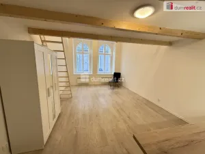 Pronájem bytu 1+kk, Praha - Smíchov, Na Valentince, 48 m2