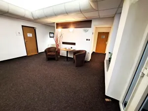 Pronájem kanceláře, Hradec Králové, Československé armády, 19 m2