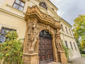 Pronájem komerční nemovitosti, Mirošov, náměstí Míru, 1364 m2