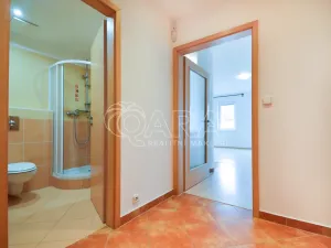 Pronájem bytu 1+kk, Praha - Prosek, Nad šestikopy, 36 m2