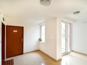 Pronájem bytu 1+kk, Praha - Prosek, Nad šestikopy, 36 m2