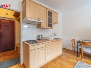 Pronájem bytu 1+kk, Praha - Braník, Jeremenkova, 28 m2