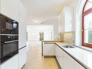 Pronájem vily, Praha - Nebušice, Nebušická, 270 m2
