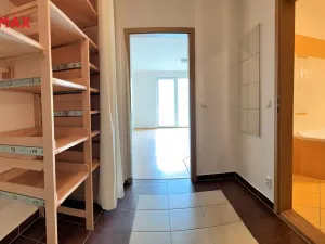 Pronájem bytu 1+kk, Olomouc, Peškova, 45 m2