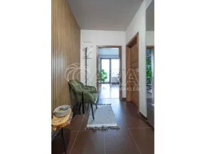 Prodej bytu 2+kk, Praha - Vysočany, Sousedíkova, 60 m2