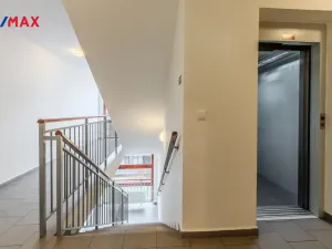 Prodej bytu 2+kk, Praha - Štěrboholy, Andersenova, 52 m2