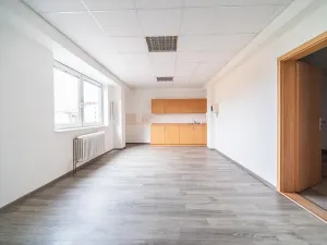 Pronájem kanceláře, Hradec Králové, Sušilova, 250 m2
