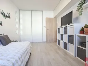 Pronájem bytu 2+kk, Praha - Uhříněves, Karla Guta, 50 m2