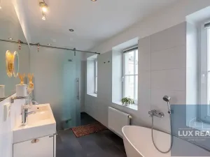 Prodej atypického bytu, Mikulov, Komenského, 164 m2