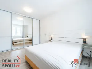 Pronájem bytu 2+kk, Liberec - Liberec I-Staré Město, nám. Žižkovo, 45 m2