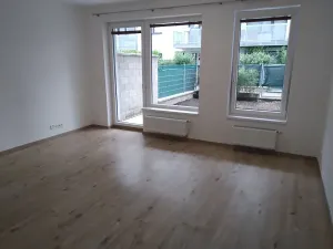 Prodej kanceláře, Praha - Uhříněves, náměstí Bratří Jandusů, 35 m2