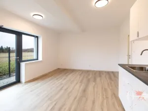 Pronájem bytu 1+kk, Praha - Uhříněves, Douchova, 32 m2