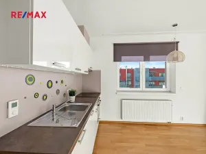 Pronájem bytu 1+kk, Praha - Řeporyje, Kakosova, 35 m2