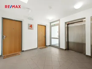 Pronájem bytu 1+kk, Praha - Řeporyje, Kakosova, 35 m2