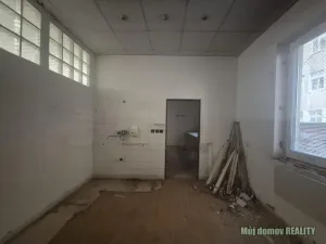 Pronájem obchodního prostoru, Praha - Libeň, náměstí Dr. Václava Holého, 300 m2