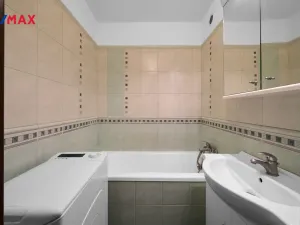 Pronájem bytu 2+1, Pardubice - Zelené Předměstí, nábřeží Závodu míru, 59 m2