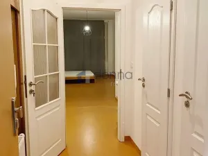 Pronájem bytu 1+kk, Praha, Grafická, 37 m2