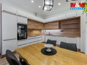 Prodej bytu 2+1, Karlovy Vary, Bělehradská, 96 m2