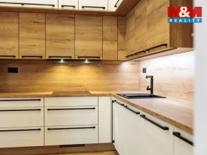 Prodej bytu 2+1, Karlovy Vary, Bělehradská, 96 m2