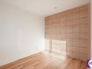 Pronájem bytu 2+kk, Praha, Hvězdova, 42 m2