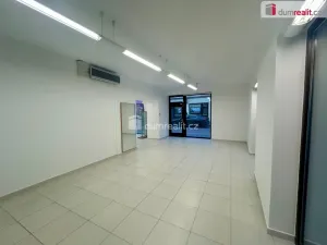 Pronájem obchodního prostoru, Kolín - Kolín I, Karlovo náměstí, 57 m2