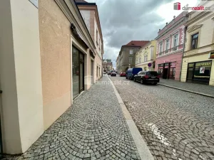 Pronájem obchodního prostoru, Kolín - Kolín I, Karlovo náměstí, 57 m2