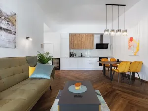 Prodej bytu 2+kk, Horní Planá, Náměstí, 47 m2