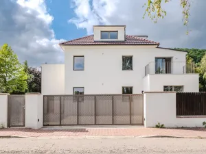 Prodej vícegeneračního domu, Praha - Velká Chuchle, Starolázeňská, 334 m2