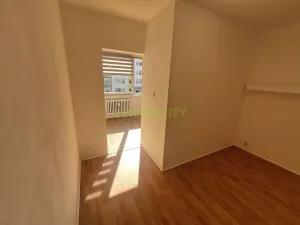Pronájem bytu 1+kk, Praha - Modřany, Rodopská, 30 m2