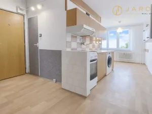 Pronájem bytu 2+1, Klášterec nad Ohří - Miřetice u Klášterce nad Ohří, 17. listopadu, 61 m2