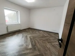 Pronájem skladu, Praha - Březiněves, Na hlavní, 331 m2