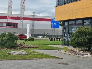 Pronájem obchodního prostoru, Praha - Horní Počernice, Sezemická, 152 m2