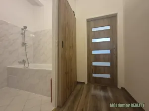 Pronájem bytu 1+kk, Praha - Smíchov, Stroupežnického, 30 m2