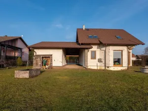 Prodej rodinného domu, Běrunice, Spojovací, 140 m2