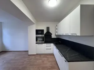 Pronájem bytu 1+kk, Praha - Střešovice, Na Petynce, 39 m2