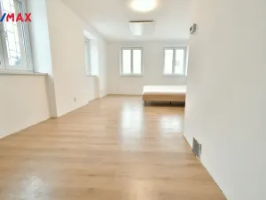 Pronájem bytu 1+1, Nová Paka, Masarykovo náměstí, 50 m2