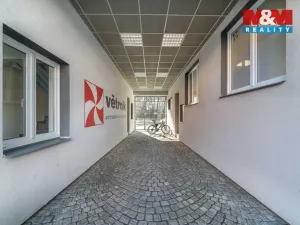 Pronájem kanceláře, Plzeň - Božkov, Božkovské náměstí, 382 m2