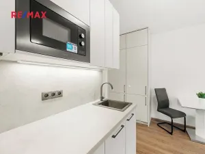 Pronájem bytu 1+kk, Praha - Hloubětín, Poděbradská, 33 m2
