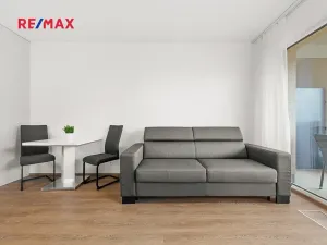 Pronájem bytu 1+kk, Praha - Hloubětín, Poděbradská, 33 m2