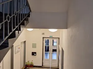 Pronájem bytu 1+1, Praha - Smíchov, Podbělohorská, 45 m2