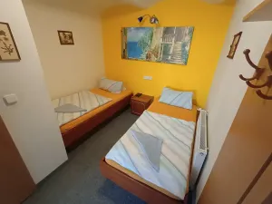 Prodej ubytování, Ostrov, Jáchymovská, 350 m2