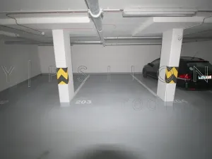 Pronájem garážového stání, Praha - Libeň, Březenská, 16 m2