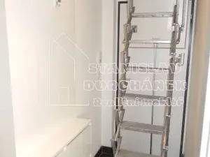 Pronájem bytu 2+kk, Praha - Kobylisy, Střelničná, 43 m2