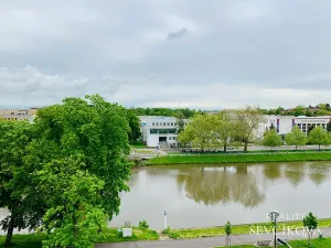 Pronájem atypického bytu, Hradec Králové, Smetanovo nábřeží, 80 m2