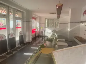 Pronájem obchodního prostoru, Kladno, T. G. Masaryka, 304 m2