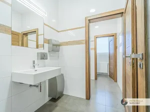 Pronájem kanceláře, Praha - Dolní Chabry, Dopraváků, 258 m2