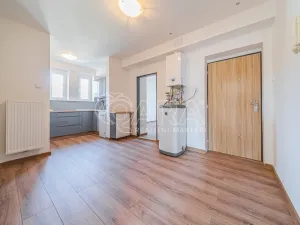 Pronájem bytu 3+1, Praha - Velká Chuchle, V úvoze, 80 m2